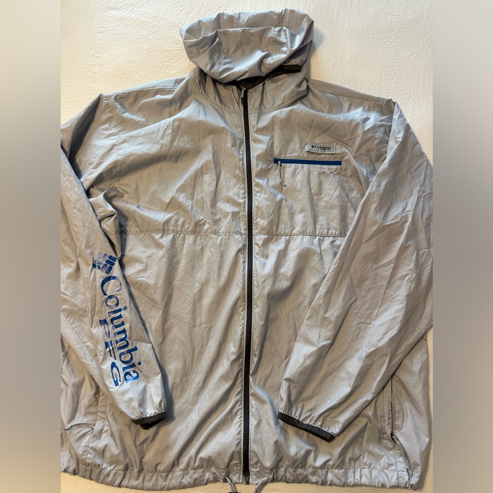 Columbia Men's Light Gray Hooded Windbreaker with Blue Accents